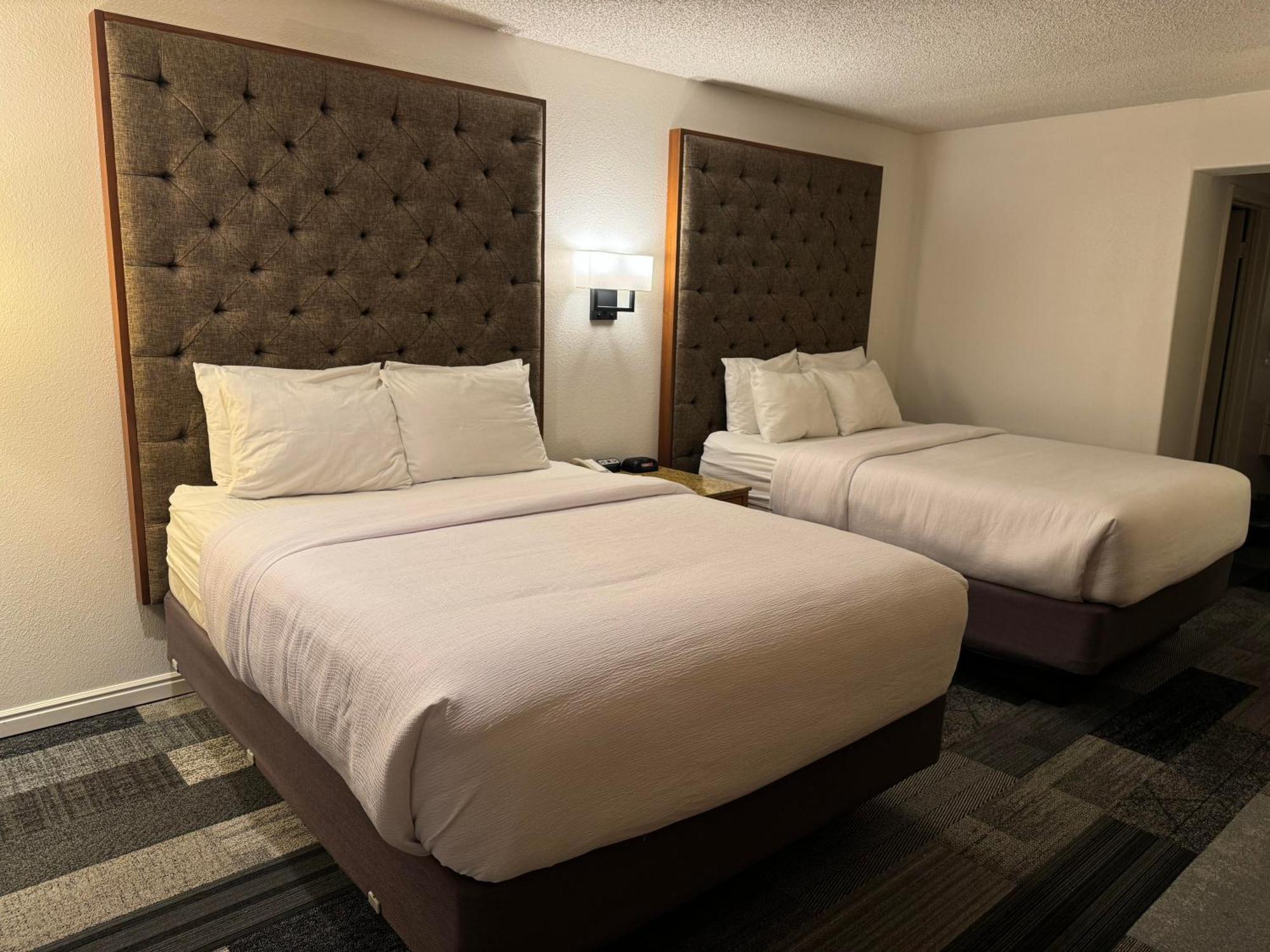 Standard Room with Two Queen Beds No Pets,1607674471:JPEG